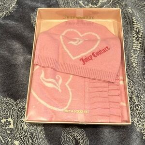 NWT Juicy Couture hat and scarf set